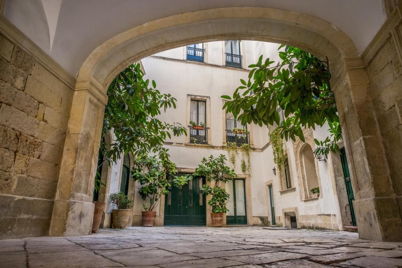 Palazzo Bernardini Suites Лечче Экстерьер фото