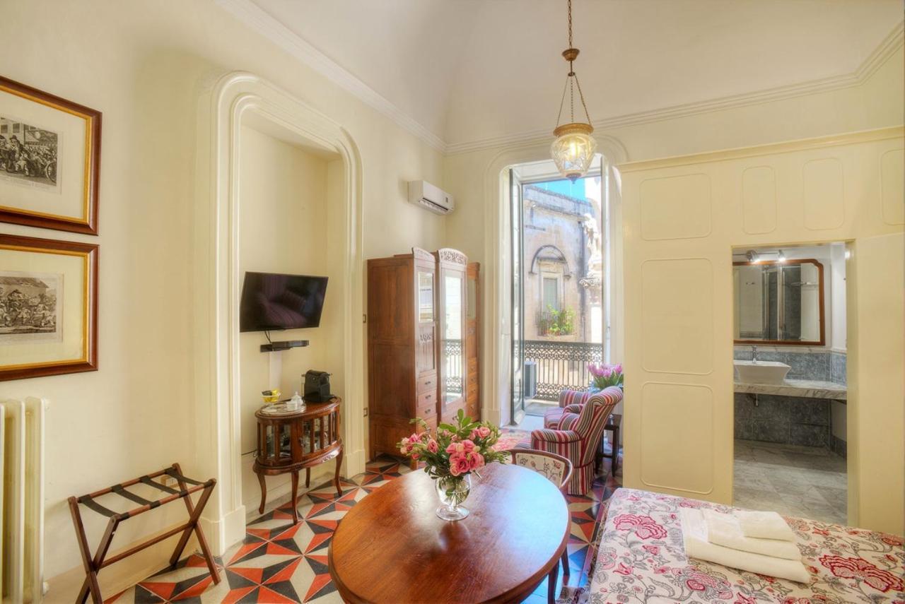 Palazzo Bernardini Suites Лечче Экстерьер фото