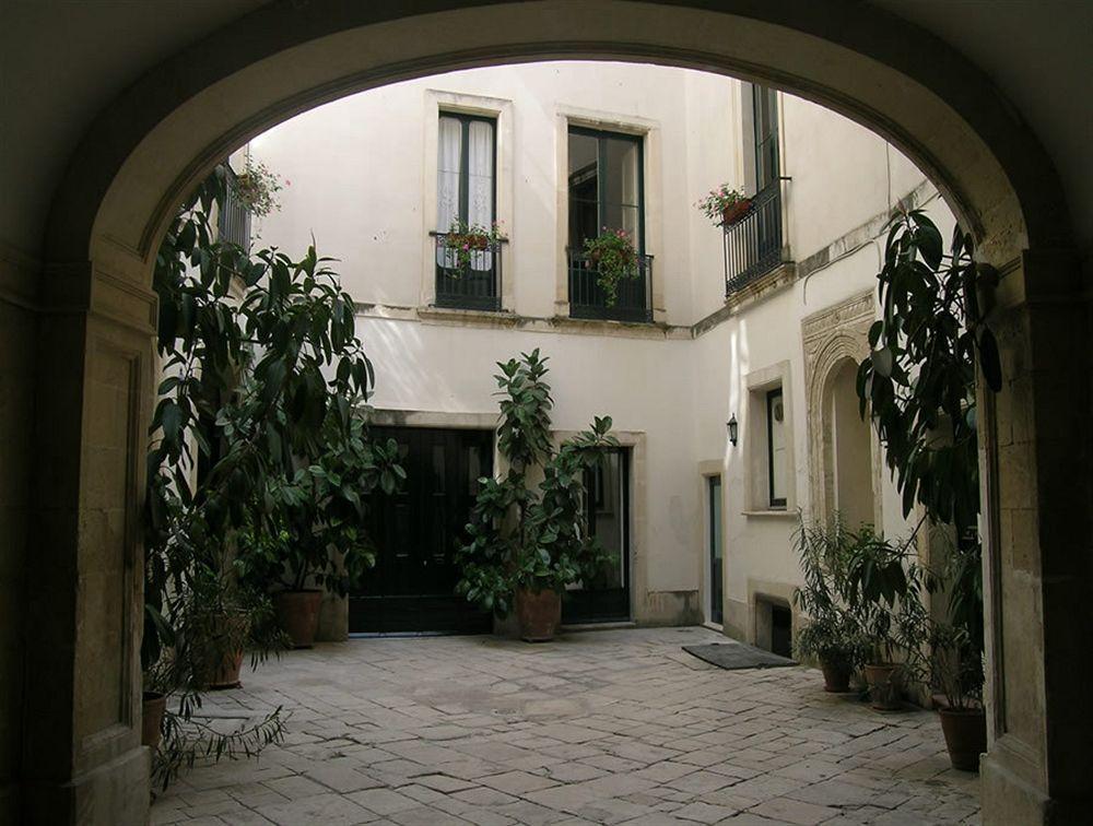 Palazzo Bernardini Suites Лечче Экстерьер фото