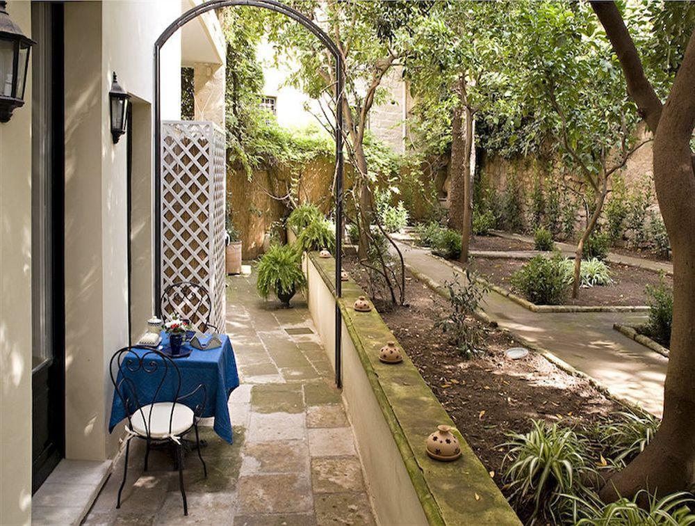 Palazzo Bernardini Suites Лечче Экстерьер фото