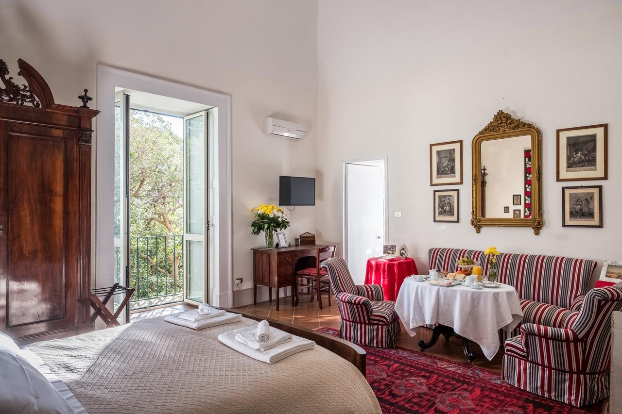 Palazzo Bernardini Suites Лечче Экстерьер фото