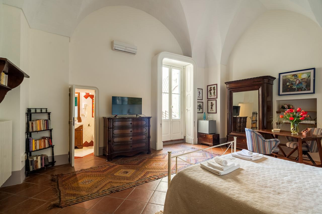 Palazzo Bernardini Suites Лечче Экстерьер фото