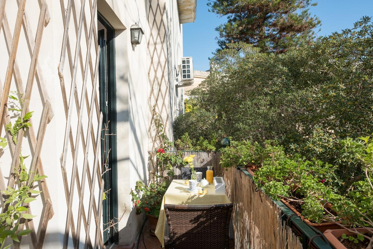 Palazzo Bernardini Suites Лечче Экстерьер фото