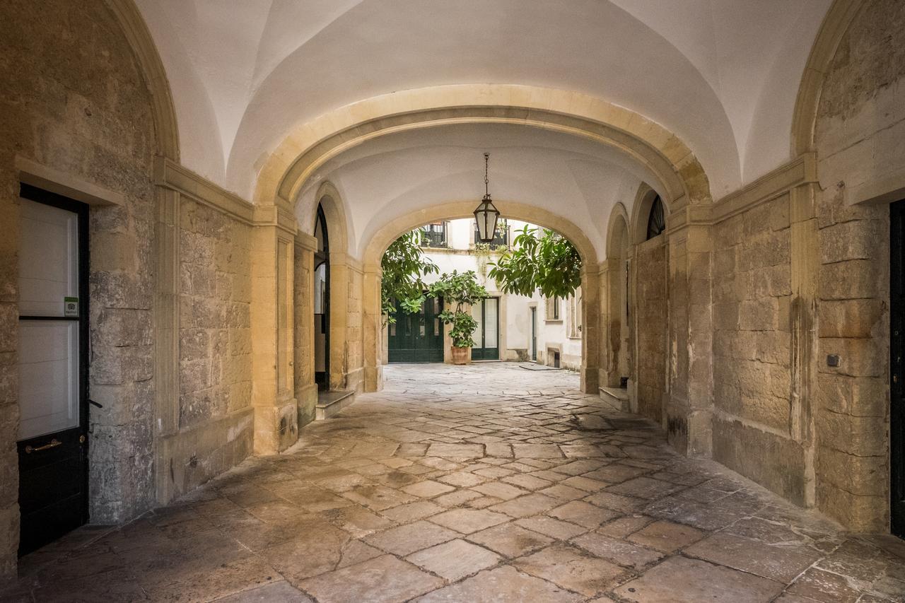 Palazzo Bernardini Suites Лечче Экстерьер фото